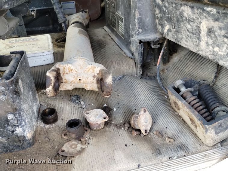 image for item DK8862 1999 Oshkosh FF-115  truck cab and chassis