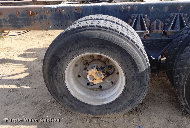 image for item DK8862 1999 Oshkosh FF-115  truck cab and chassis