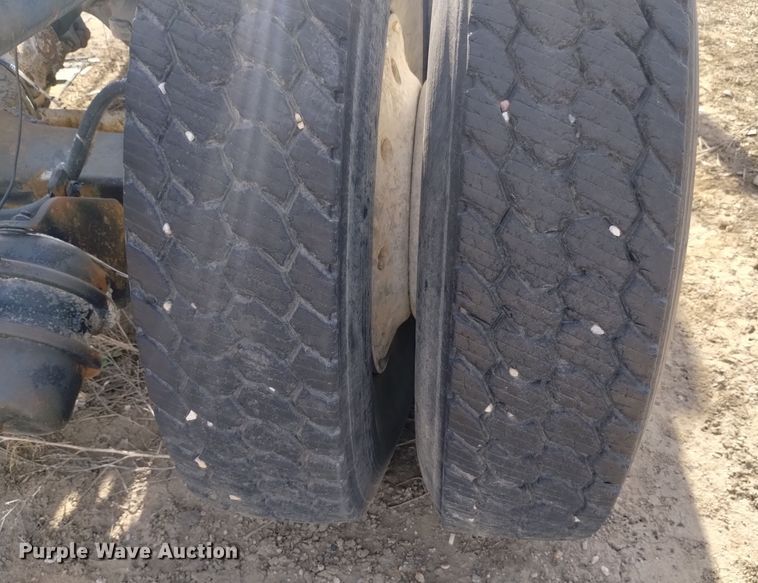 image for item DK8862 1999 Oshkosh FF-115  truck cab and chassis