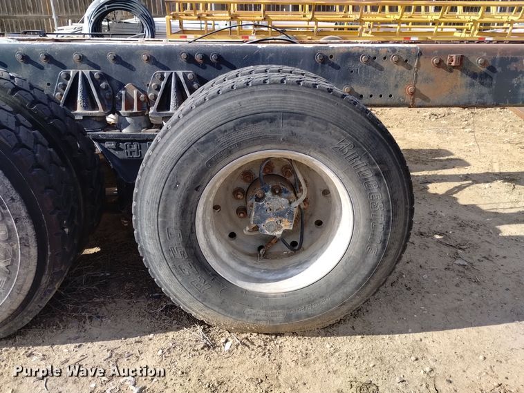 image for item DK8862 1999 Oshkosh FF-115  truck cab and chassis