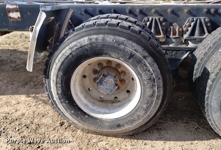 image for item DK8862 1999 Oshkosh FF-115  truck cab and chassis