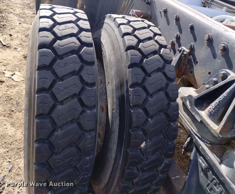 image for item DK8862 1999 Oshkosh FF-115  truck cab and chassis