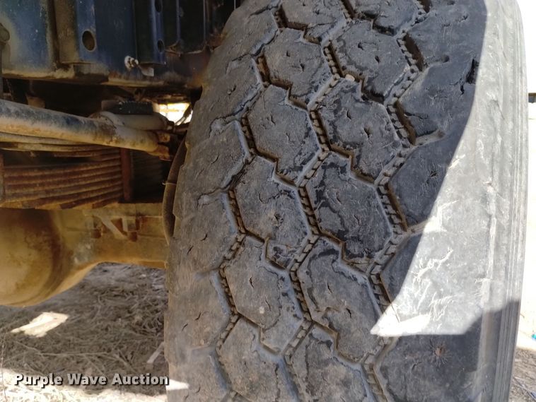 image for item DK8862 1999 Oshkosh FF-115  truck cab and chassis