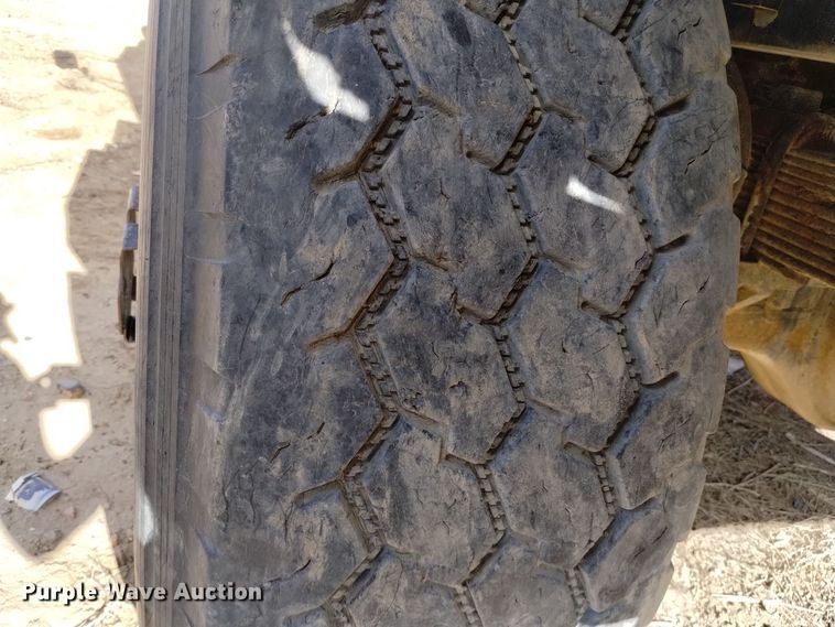 image for item DK8862 1999 Oshkosh FF-115  truck cab and chassis