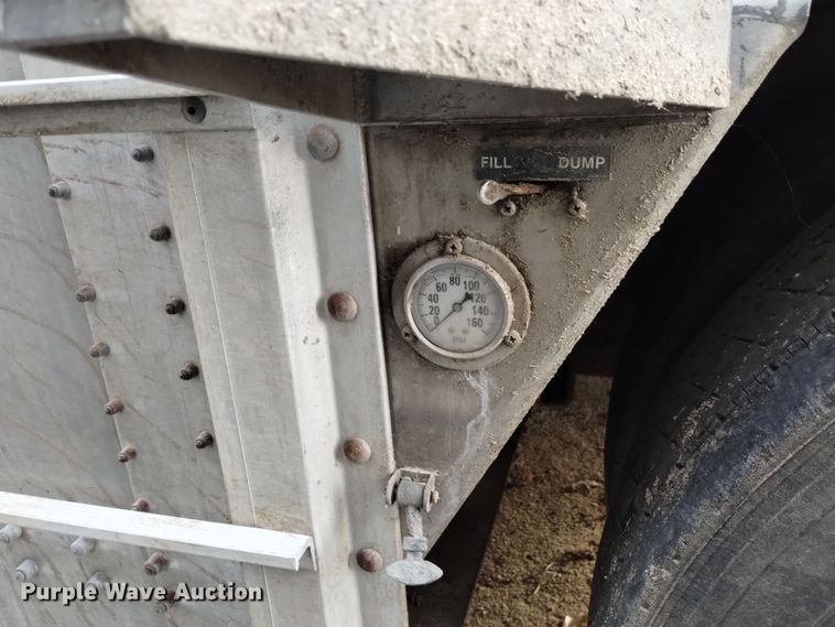 image for item DK8921 2014 Wilson PSDCL-402  livestock trailer