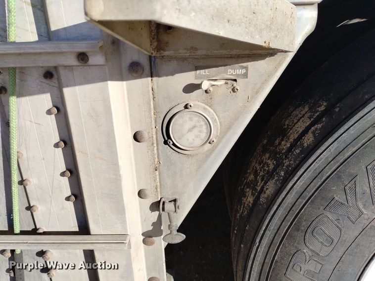 image for item DK8922 2015 Wilson PSDCL-402  livestock trailer