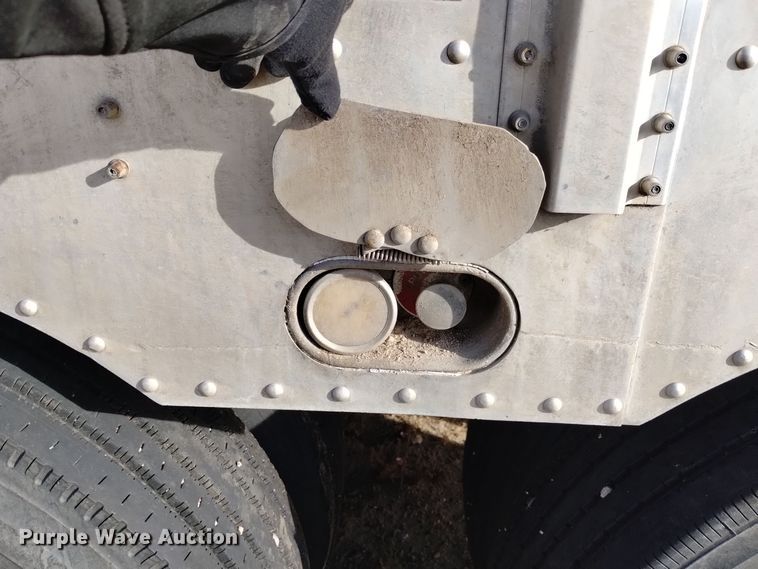 image for item DK8924 2012 Merritt Gold Line  livestock trailer