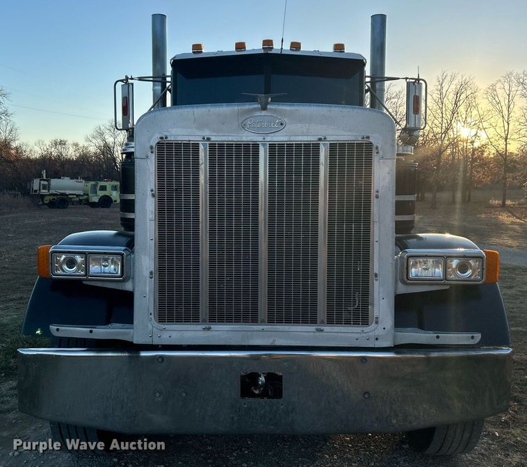 image for item DN0544 1991 Peterbilt 379  semi truck