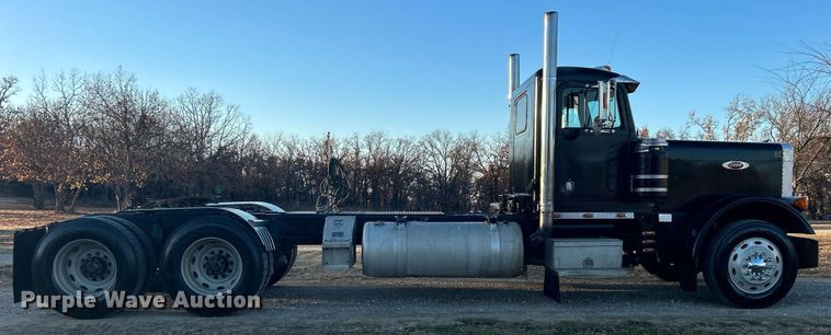image for item DN0544 1991 Peterbilt 379  semi truck