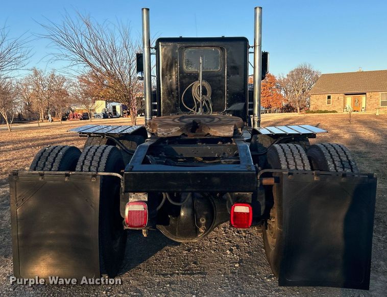 image for item DN0544 1991 Peterbilt 379  semi truck