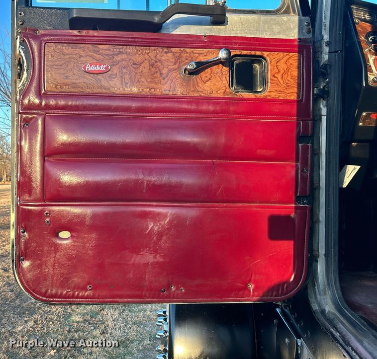 image for item DN0544 1991 Peterbilt 379  semi truck