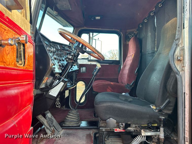 image for item DN0544 1991 Peterbilt 379  semi truck