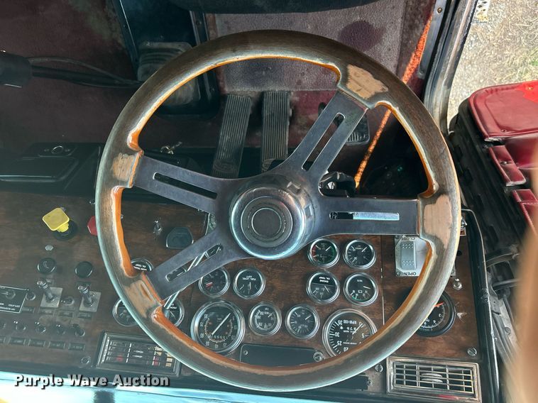 image for item DN0544 1991 Peterbilt 379  semi truck