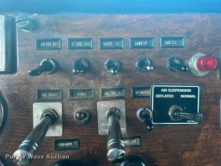 image for item DN0544 1991 Peterbilt 379  semi truck