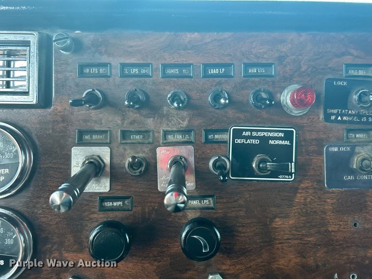 image for item DN0544 1991 Peterbilt 379  semi truck