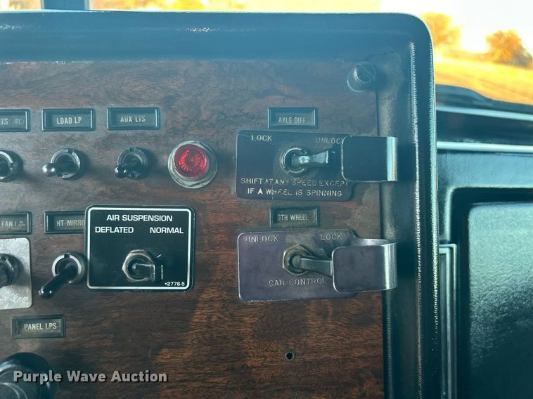 image for item DN0544 1991 Peterbilt 379  semi truck