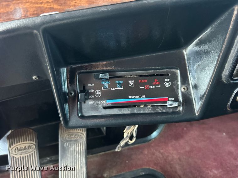 image for item DN0544 1991 Peterbilt 379  semi truck