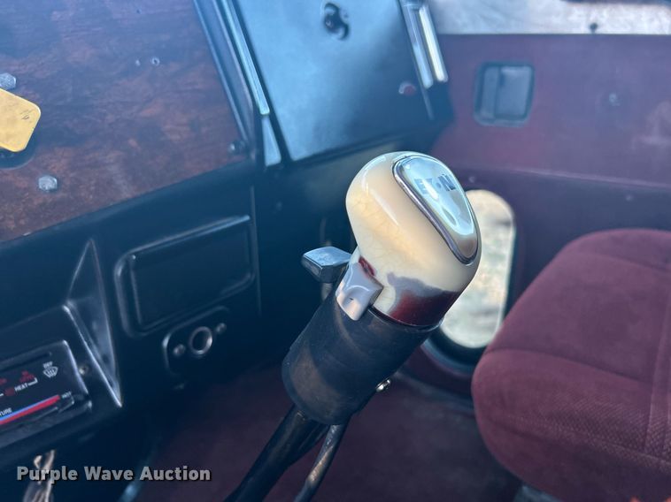 image for item DN0544 1991 Peterbilt 379  semi truck