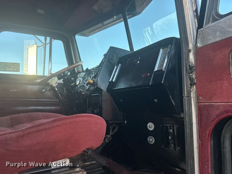 image for item DN0544 1991 Peterbilt 379  semi truck