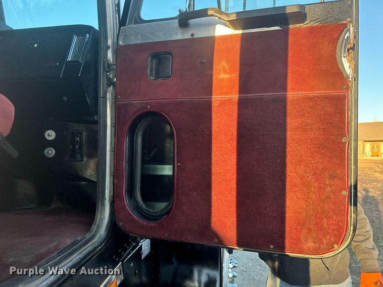 image for item DN0544 1991 Peterbilt 379  semi truck