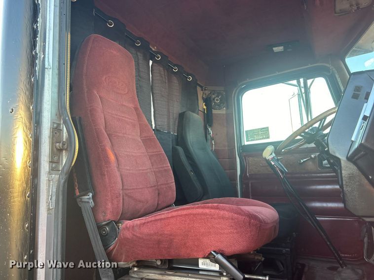 image for item DN0544 1991 Peterbilt 379  semi truck