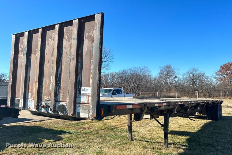 image for item DN0562 1989 Fruehauf  flatbed trailer