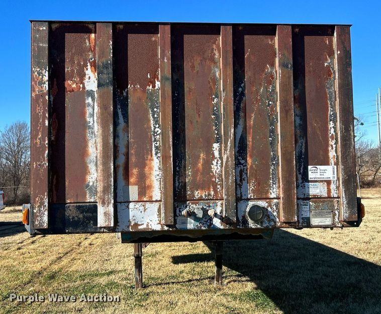 image for item DN0562 1989 Fruehauf  flatbed trailer