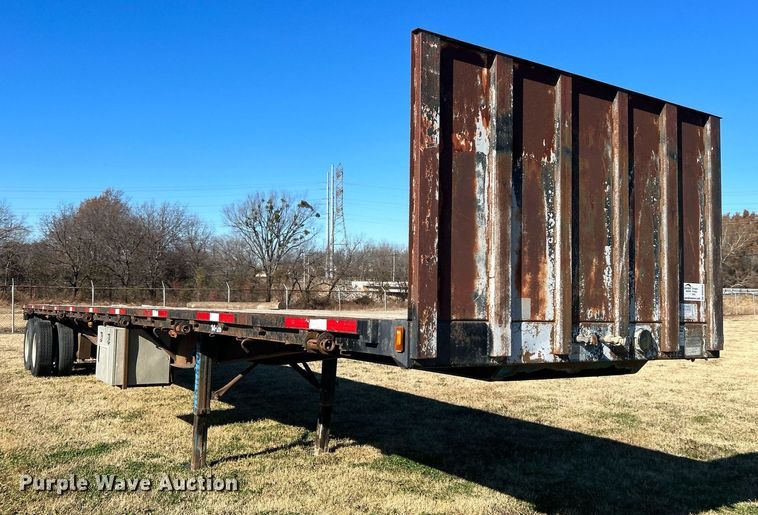 image for item DN0562 1989 Fruehauf  flatbed trailer
