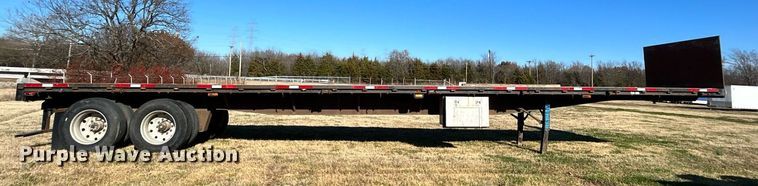 image for item DN0562 1989 Fruehauf  flatbed trailer