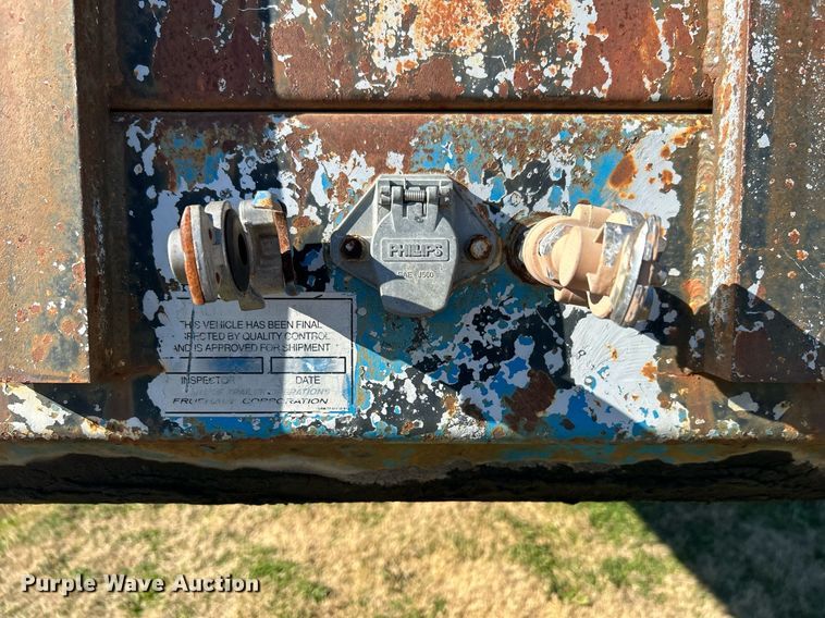 image for item DN0562 1989 Fruehauf  flatbed trailer