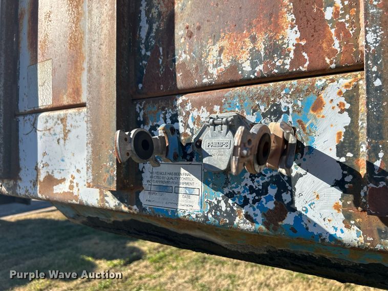 image for item DN0562 1989 Fruehauf  flatbed trailer