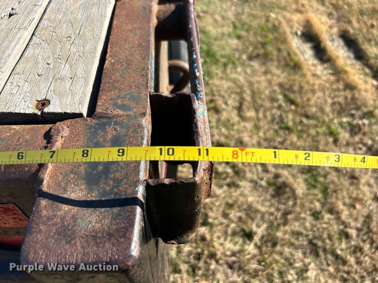 image for item DN0562 1989 Fruehauf  flatbed trailer