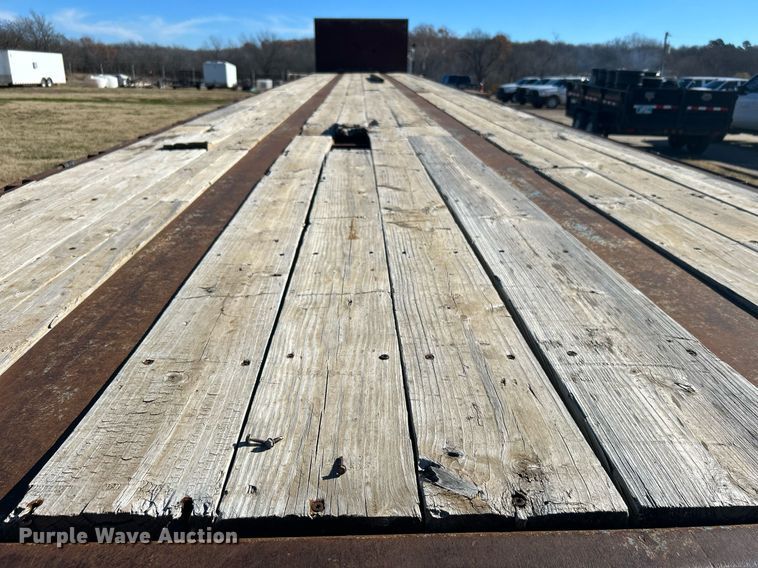 image for item DN0562 1989 Fruehauf  flatbed trailer