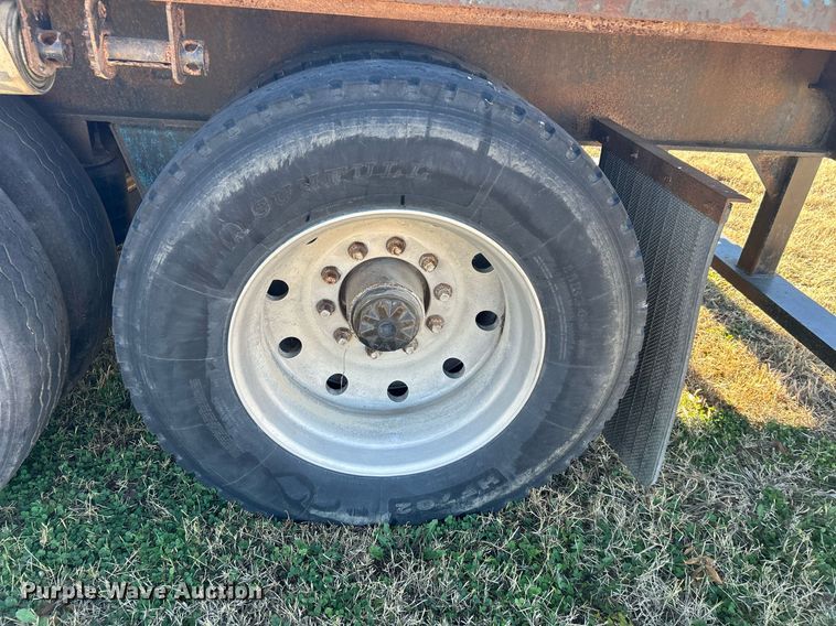 image for item DN0562 1989 Fruehauf  flatbed trailer