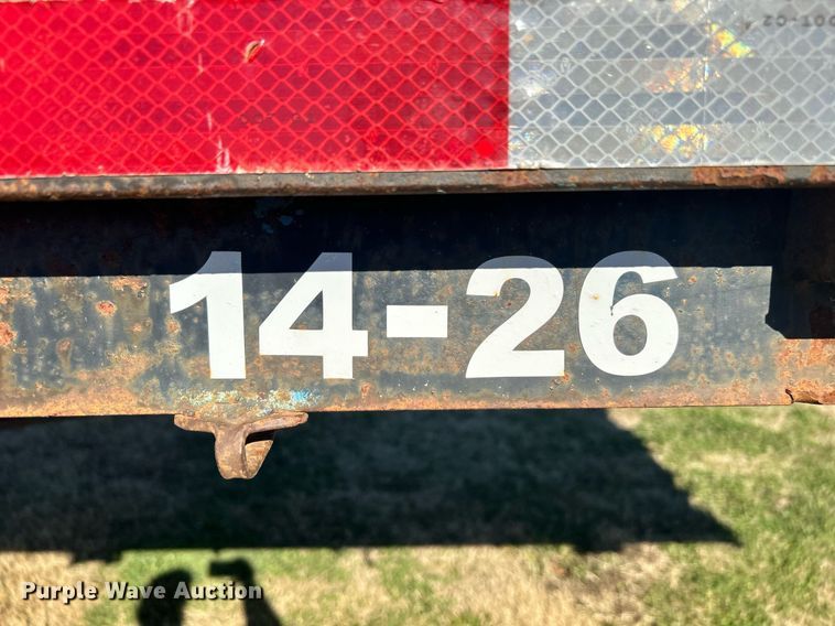 image for item DN0562 1989 Fruehauf  flatbed trailer