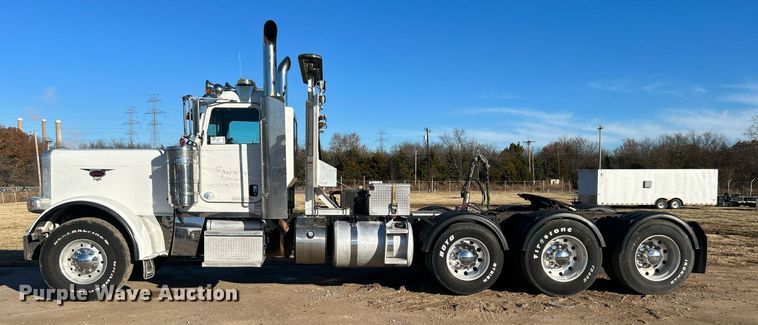 image for item DN0563 2012 Peterbilt 389  semi truck
