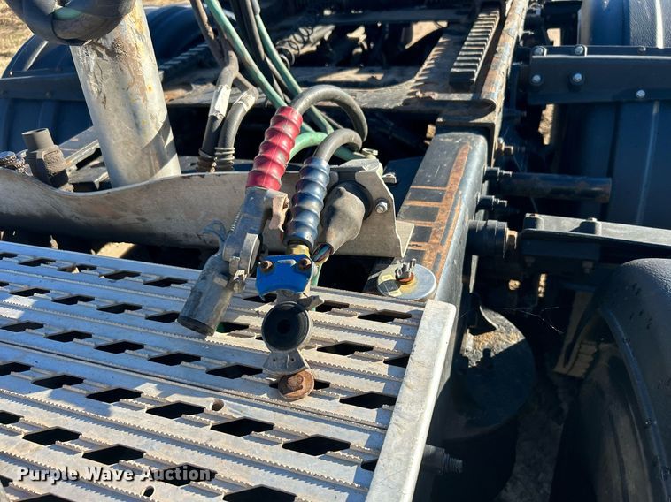 image for item DN0563 2012 Peterbilt 389  semi truck