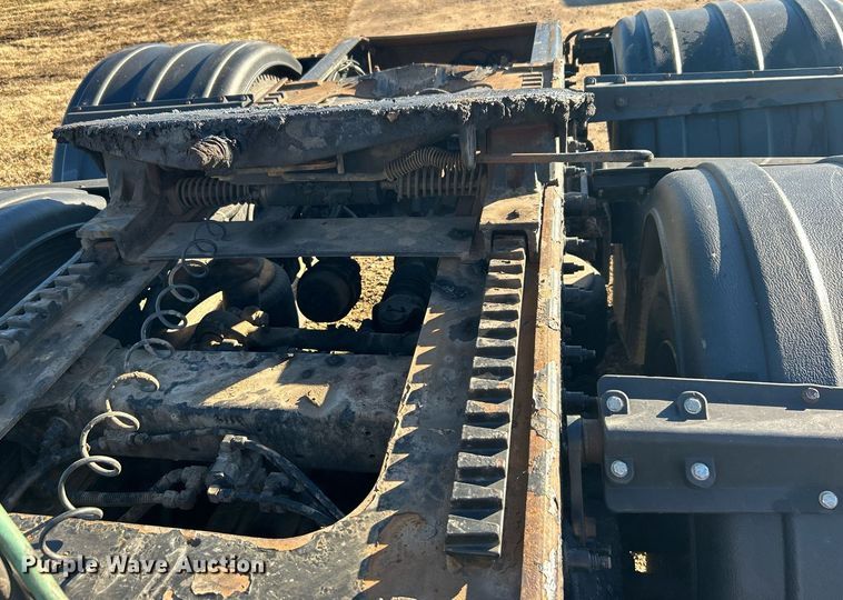 image for item DN0563 2012 Peterbilt 389  semi truck