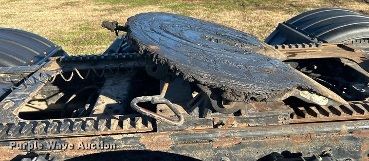 image for item DN0563 2012 Peterbilt 389  semi truck