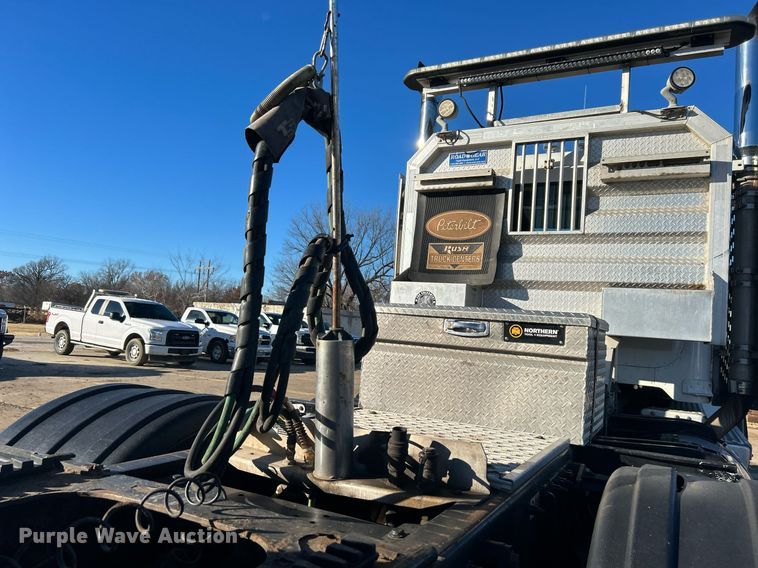 image for item DN0563 2012 Peterbilt 389  semi truck