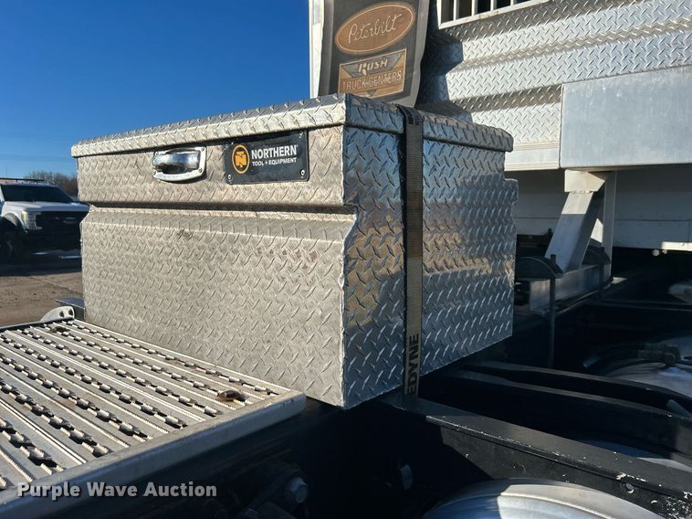 image for item DN0563 2012 Peterbilt 389  semi truck