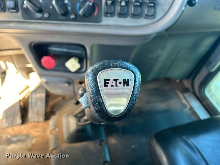 image for item DN0563 2012 Peterbilt 389  semi truck