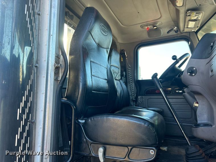 image for item DN0563 2012 Peterbilt 389  semi truck