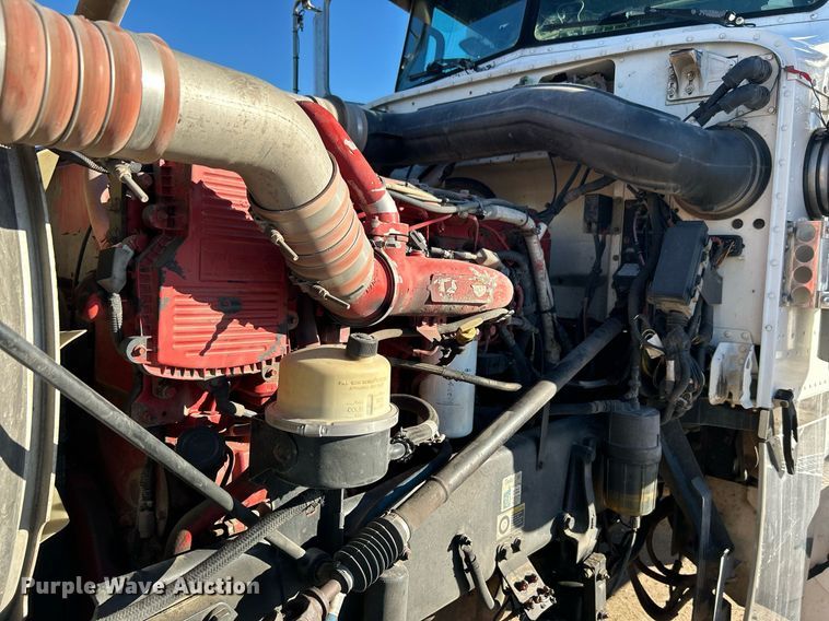 image for item DN0563 2012 Peterbilt 389  semi truck
