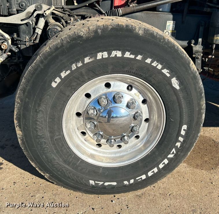 image for item DN0563 2012 Peterbilt 389  semi truck
