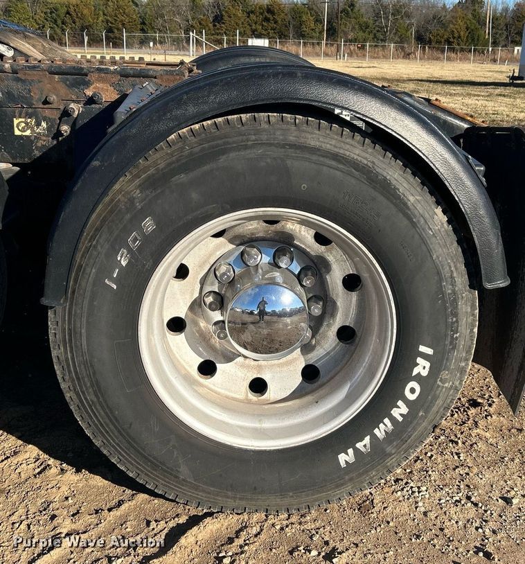 image for item DN0563 2012 Peterbilt 389  semi truck