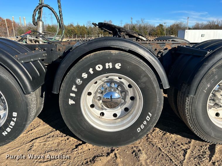 image for item DN0563 2012 Peterbilt 389  semi truck
