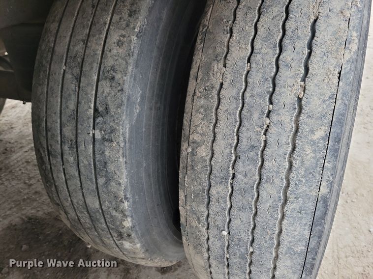 image for item DN4231 2006 Utility 3000R  refrigerated van trailer