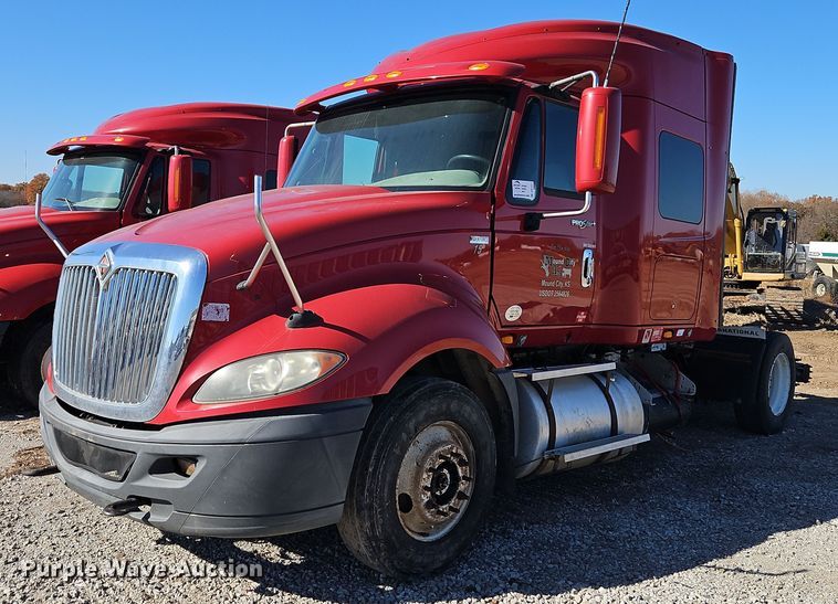 image for item DN7071 2013 International ProStar Plus  semi truck
