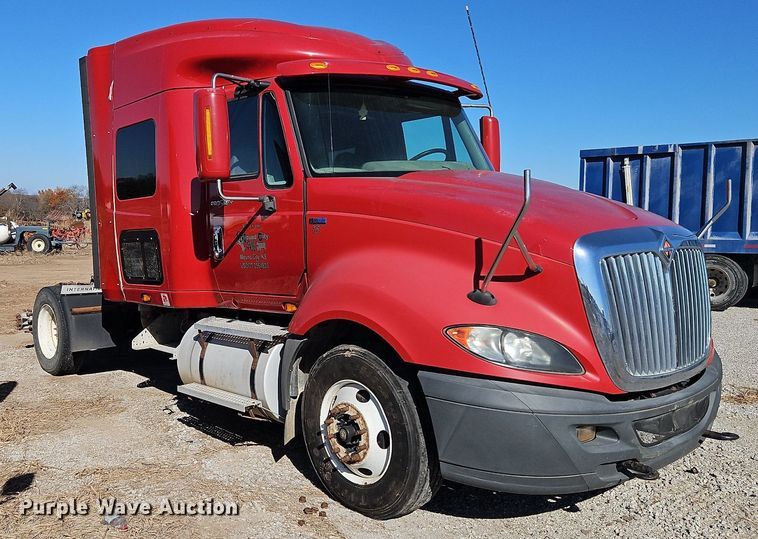 image for item DN7071 2013 International ProStar Plus  semi truck